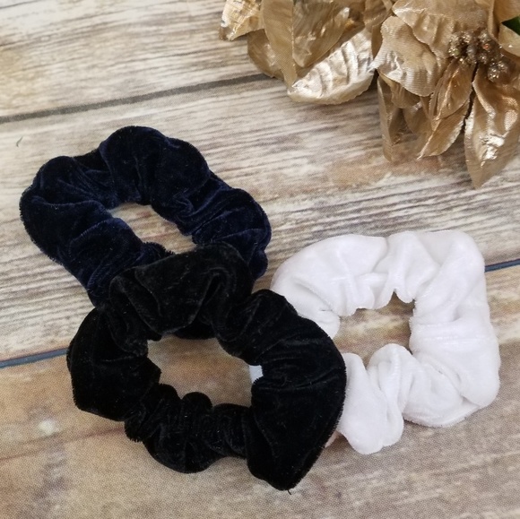 Brandy Melville Photo + 3pc Velvet Black Scrunchie - Picture 3 of 6